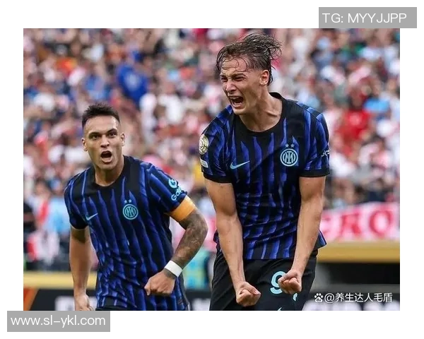 马丁内斯的传奇旅程：从青涩球员到世界足球巨星的蜕变与荣耀