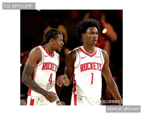 火箭队与雷霆队激战正酣NBA精彩对决引发球迷热议